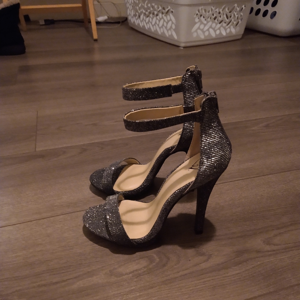 Shoes - Picture 5 of 8